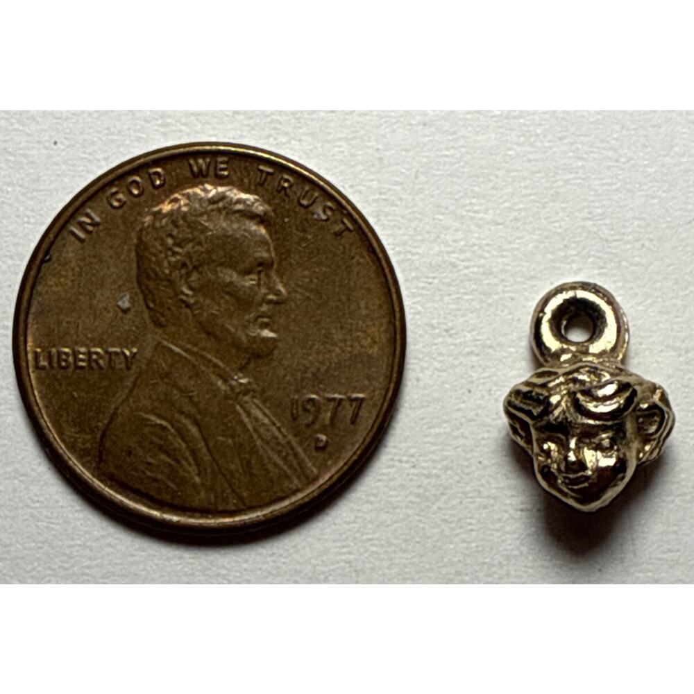 Vintage Gold Tone Head Charm 1I